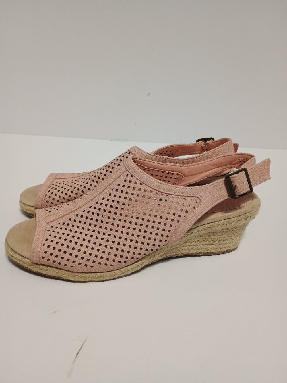 Easy Street Stacy Women’s 10N Blush Pink Perforated Espadrille Wedge Sandals - Picture 4 of 8